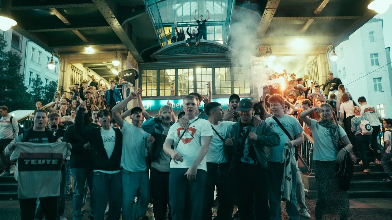 Video laden: Musikvideo des Teuterekordz Songs Kleiner Gorba (Produziert von Arkona)